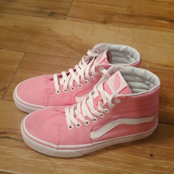Hardly worn siz e 7 high top Vans!! Great condition! - Picture 2 of 5